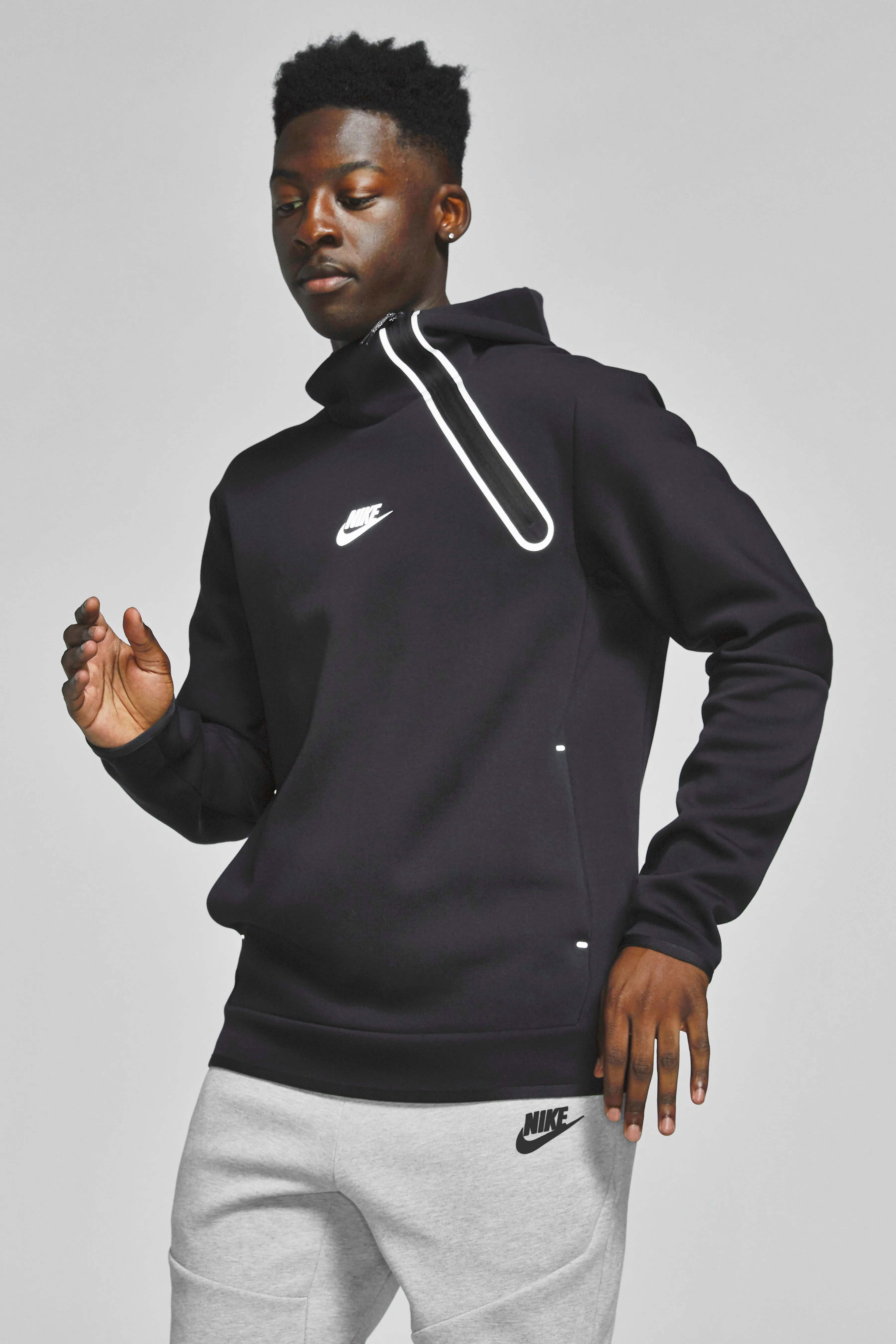 NIKE SPORTSWEAR TECH FLEECE