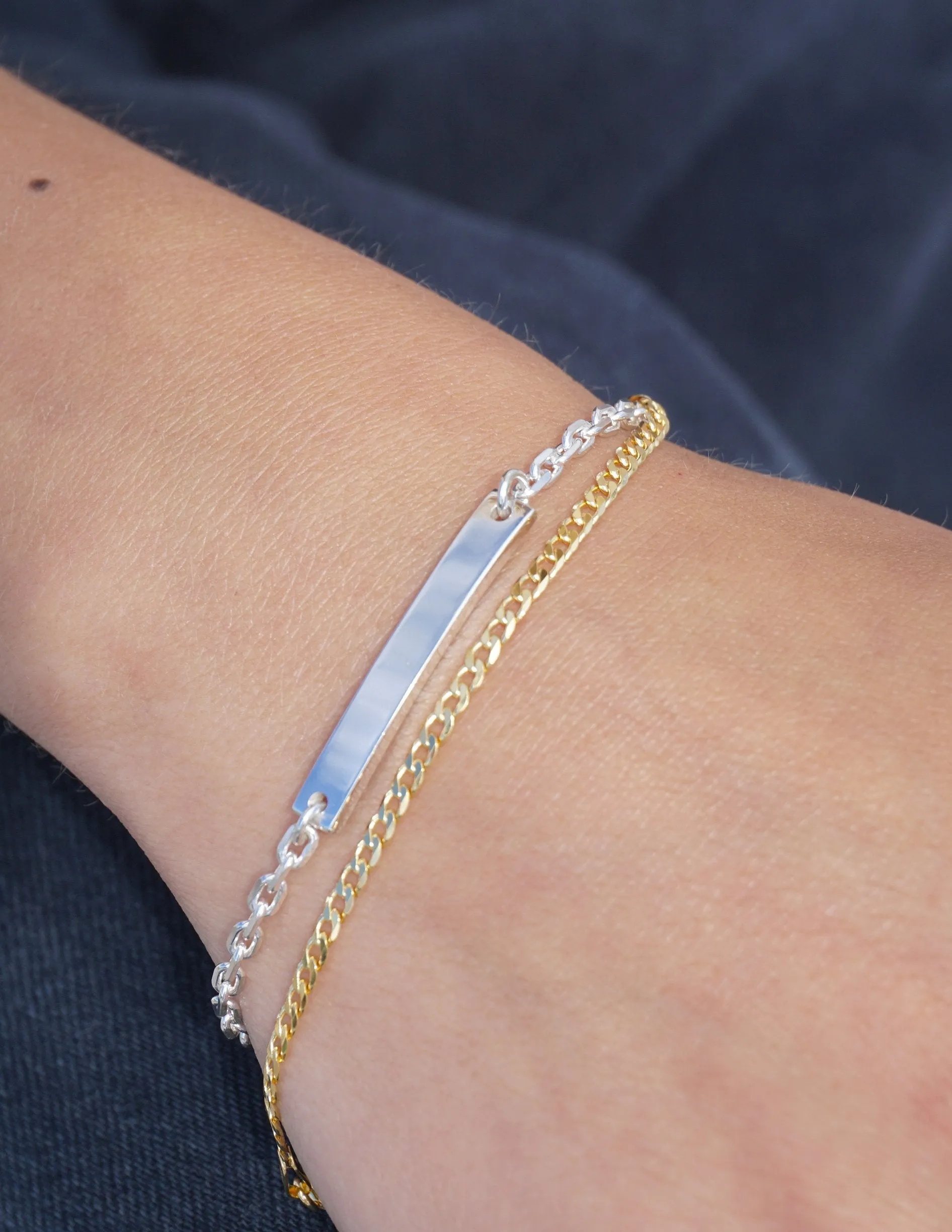 Thin Curb Bracelet in Yellow Gold